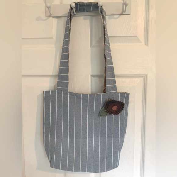 Reversible Tote Bag with removable pin brooch - Picture 3 of 10